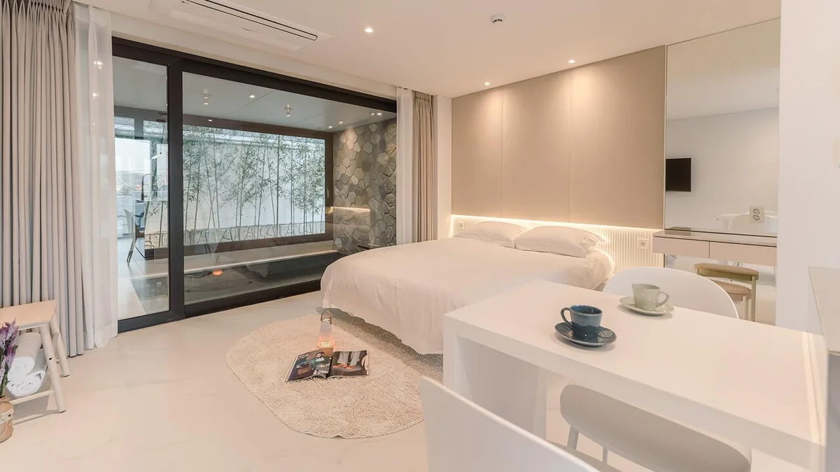 Albescent Poolvilla - best hotel in Bomun Lake