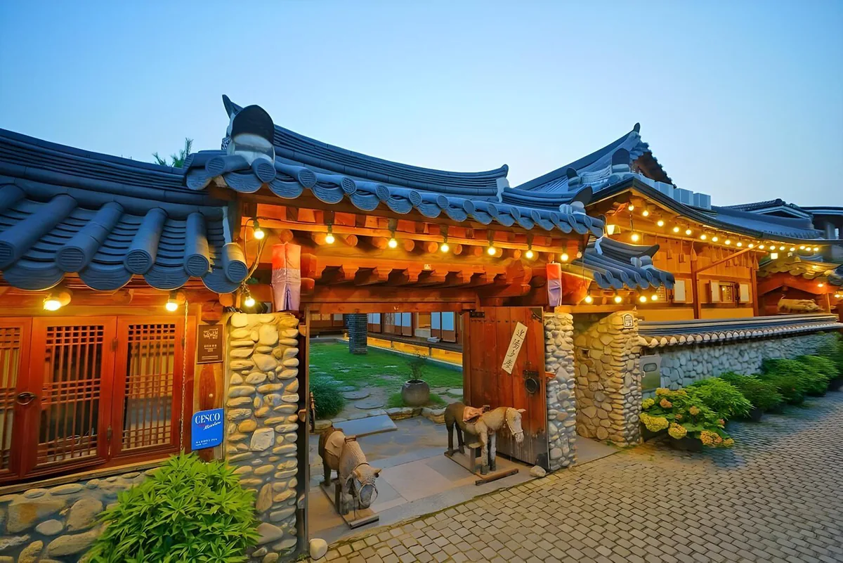 Hanok Gotaek Goeul - best hotel in Hanok Village